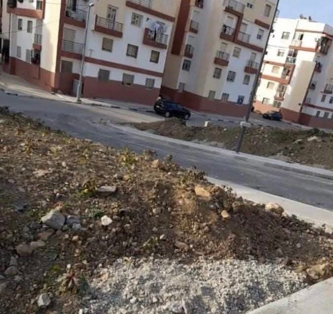 بقعة أرضية محفظة للبيع تجزيئة العمران